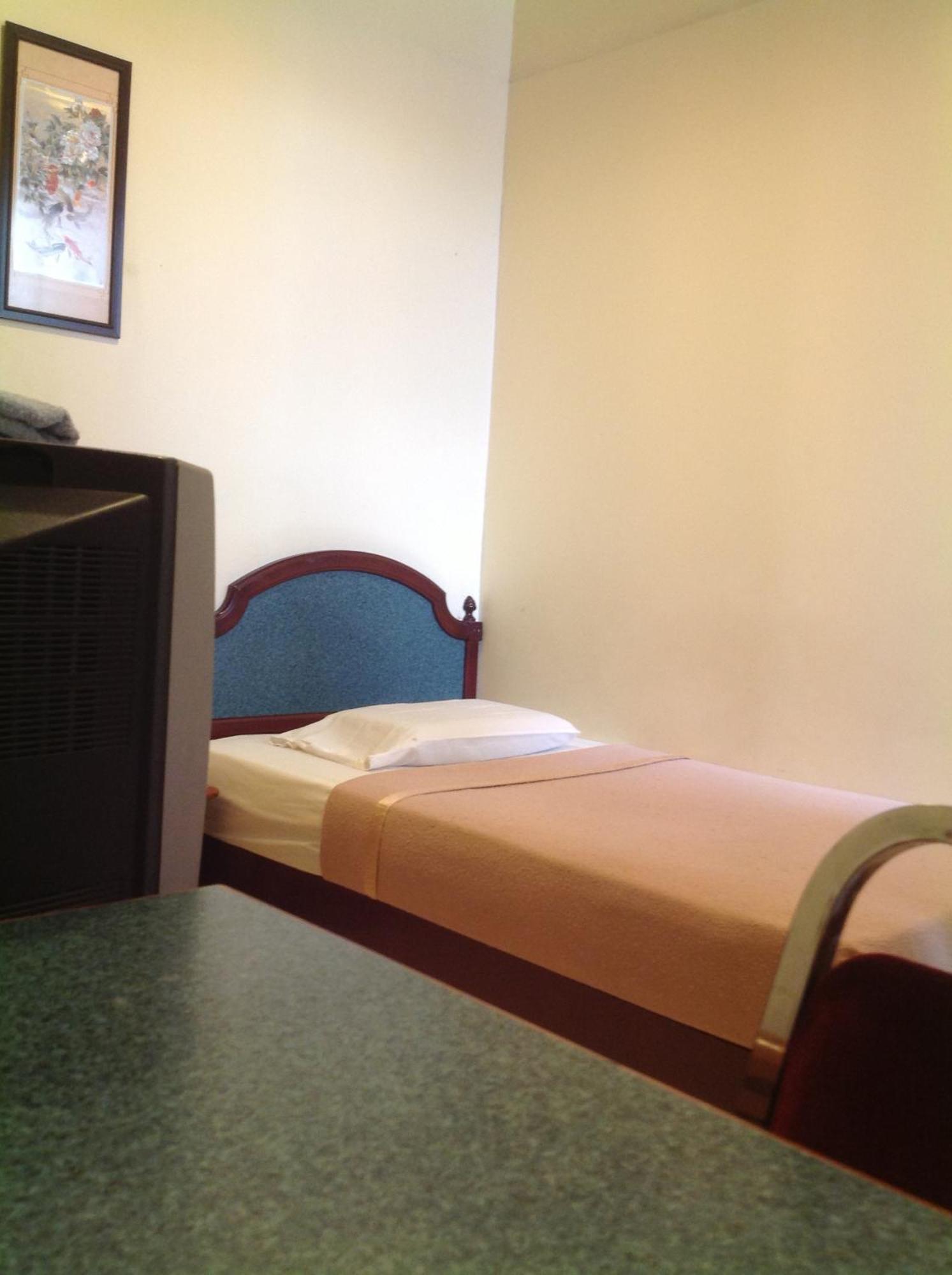 Hotel Morning Glory Kudat Room photo