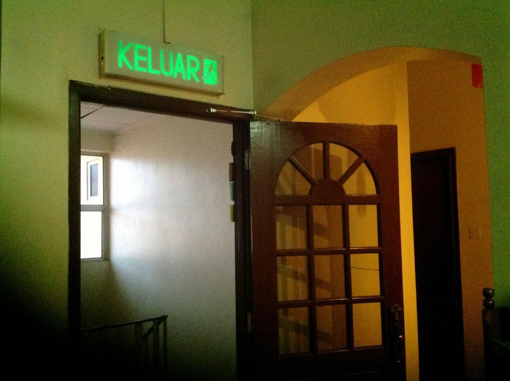 Hotel Morning Glory Kudat Exterior photo